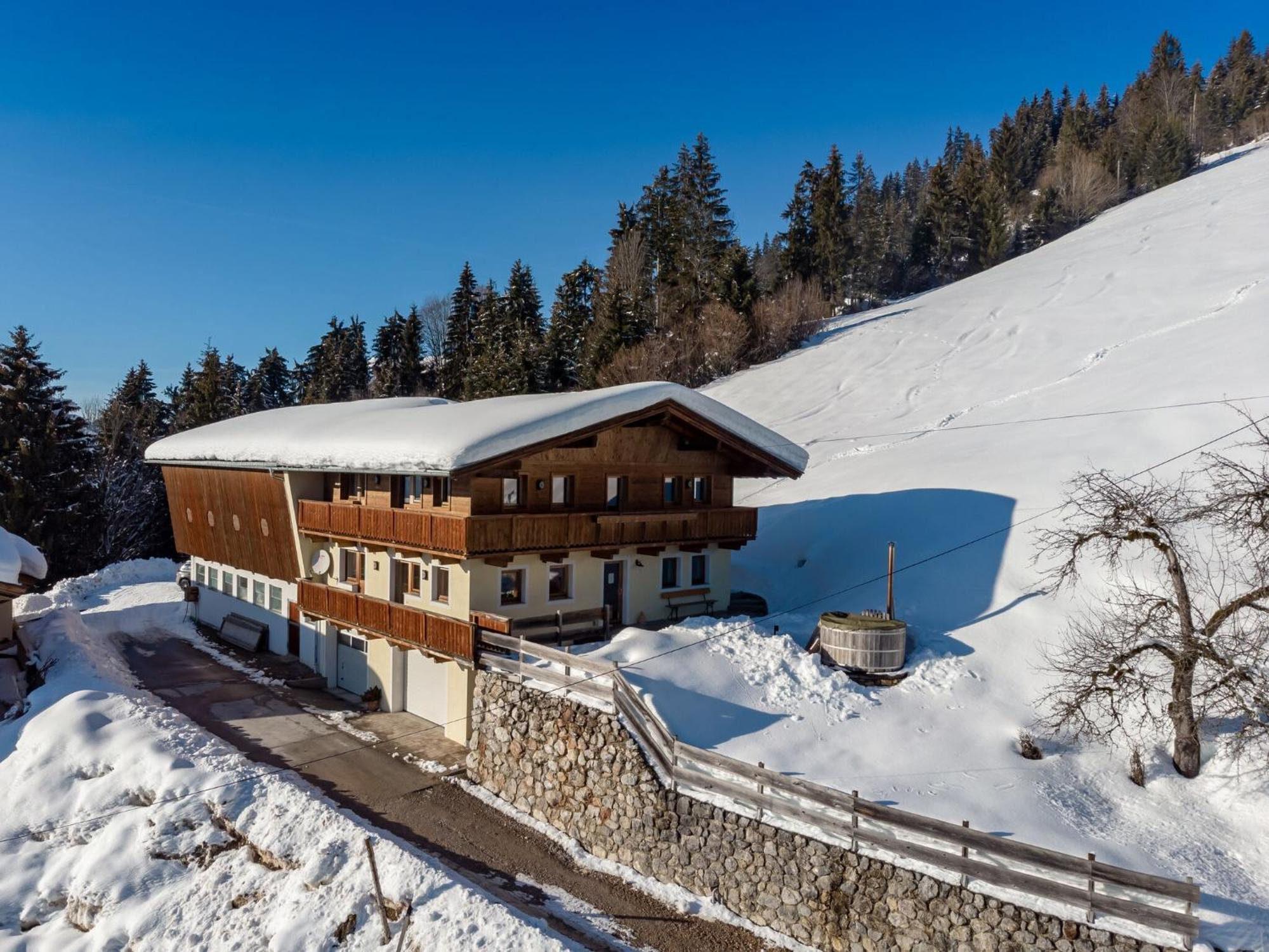 Chalet In Hopfgarten In Brixental With Hot Tub Villa Hopfgarten im Brixental Exterior photo