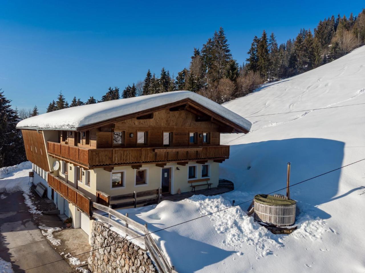 Chalet In Hopfgarten In Brixental With Hot Tub Villa Hopfgarten im Brixental Exterior photo